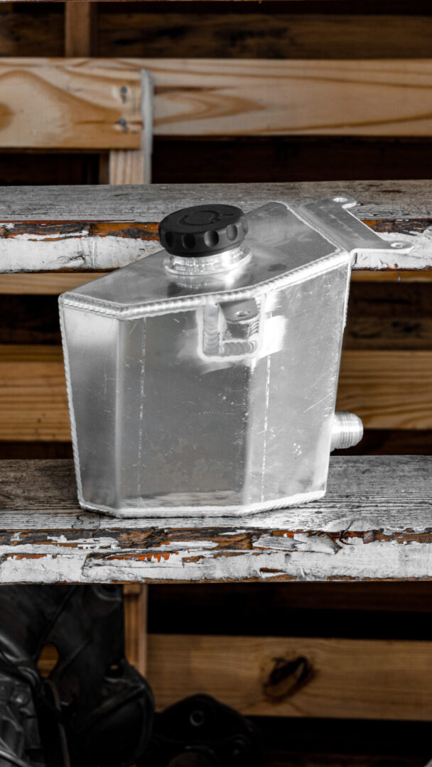 SS SEDAN / G8 SUPERCHARGER EXPANSION TANK